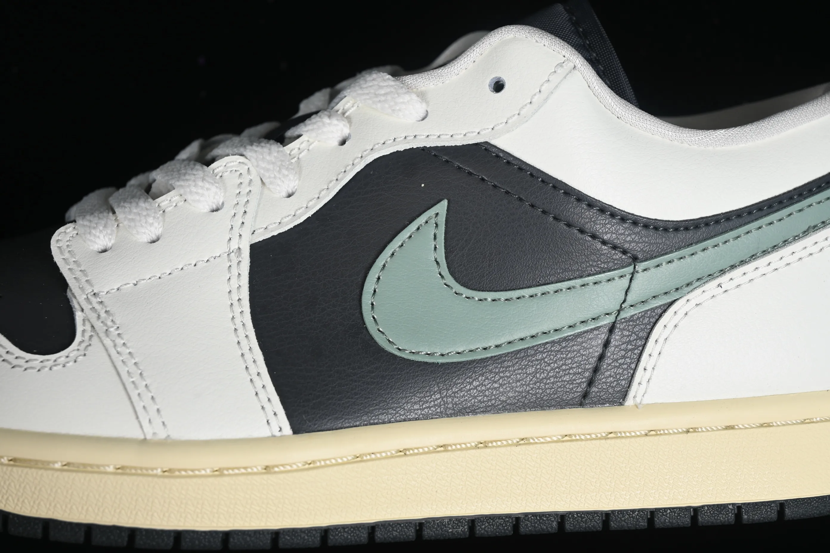 All categories Air Jordan Jordan series basketball shoes Air Jordan 1 Low G version pure original Air Jordan 1 Low AJ1 Joe 1 black and green low-bang cultural casual sneakers DC0774-001
